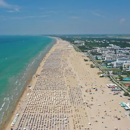 Beachside Flat With Balcony Bibione