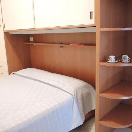 Beachside Flat With Balcony Bibione