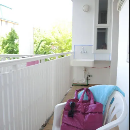 Beachside Flat With Balcony